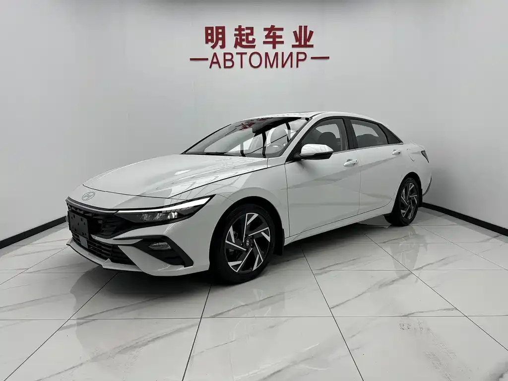Hyundai Elantra — фото 1