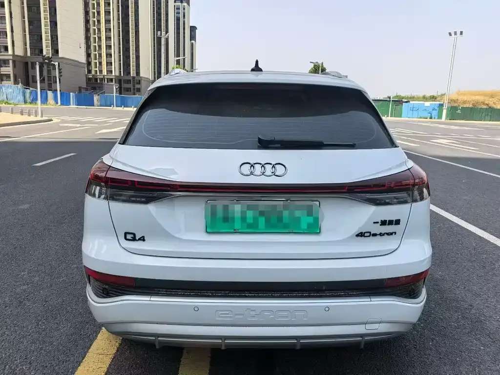 Audi Q4 e-tron — фото 4