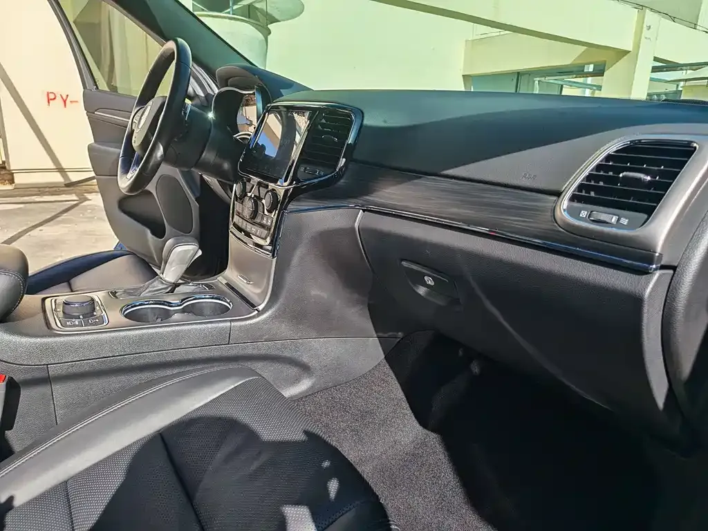 Jeep Grand Cherokee (Import) — фото 7