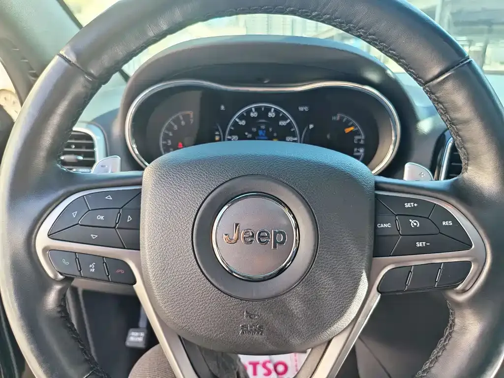 Jeep Grand Cherokee (Import) — фото 10