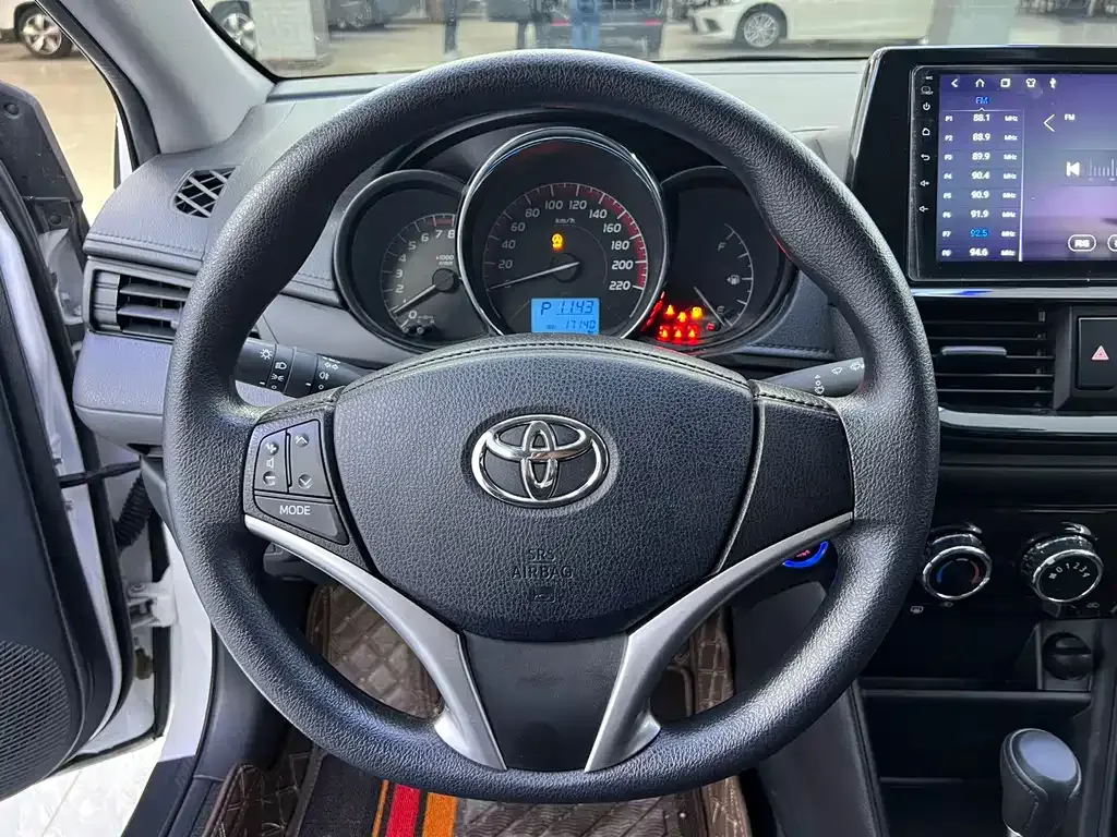 Toyota Vios — фото 9