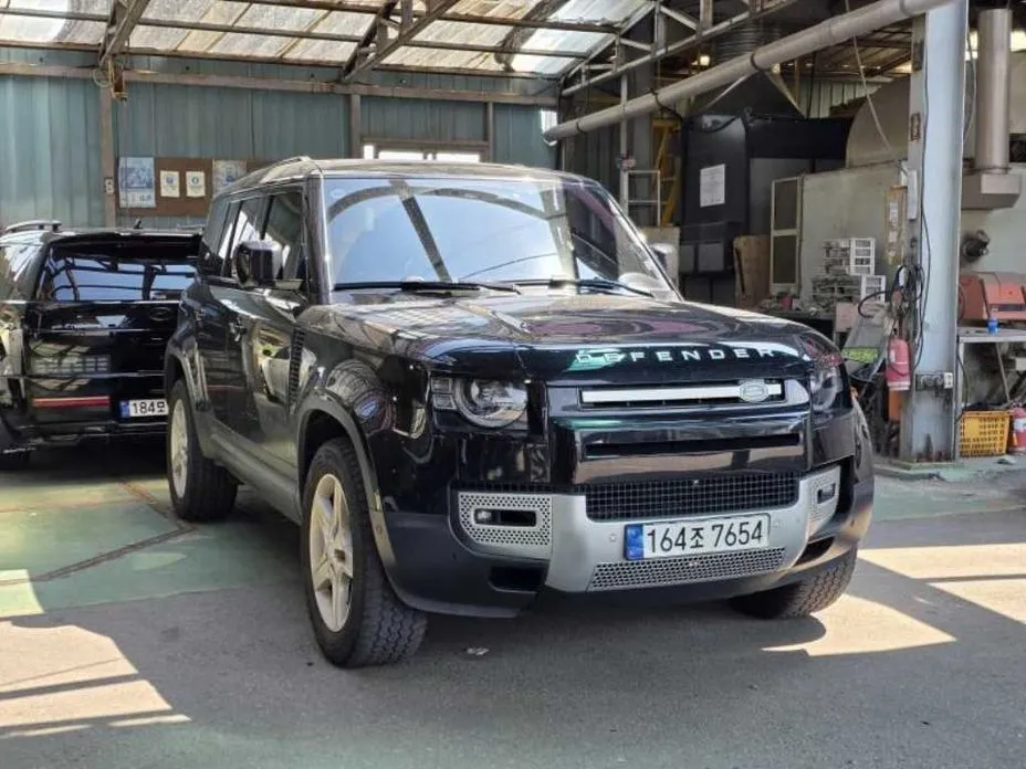 Land Rover Defender — фото 1