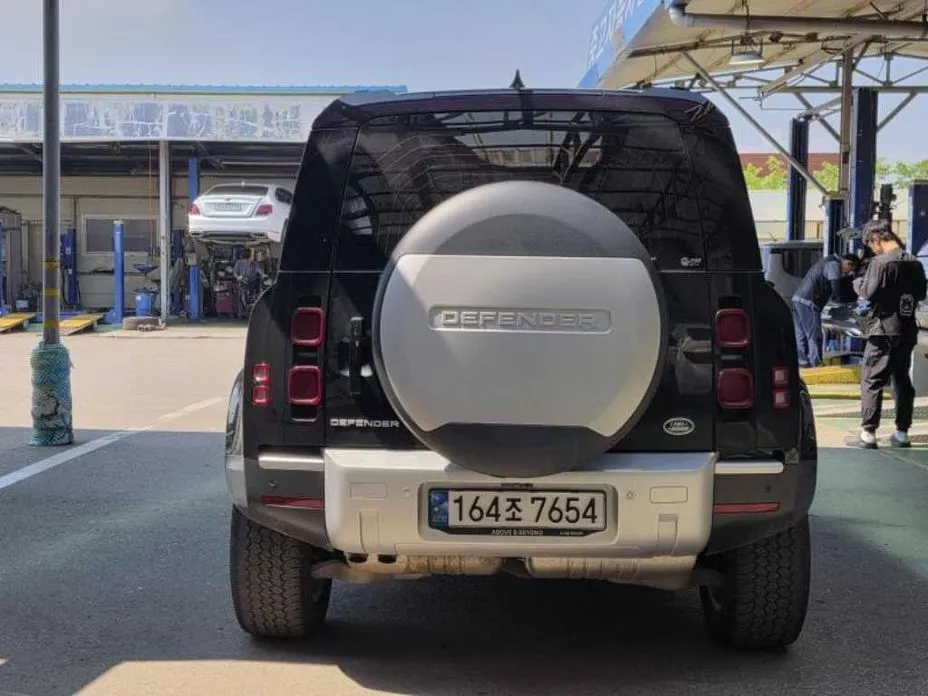 Land Rover Defender — фото 10