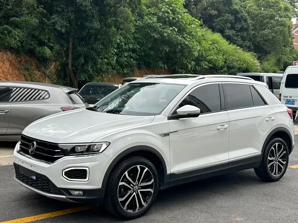 Volkswagen T-Roc — фото 1
