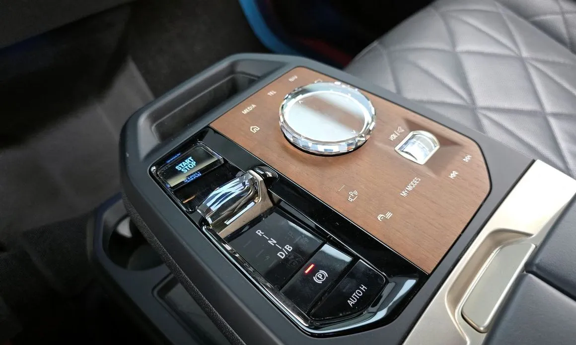 BMW iX — фото 10