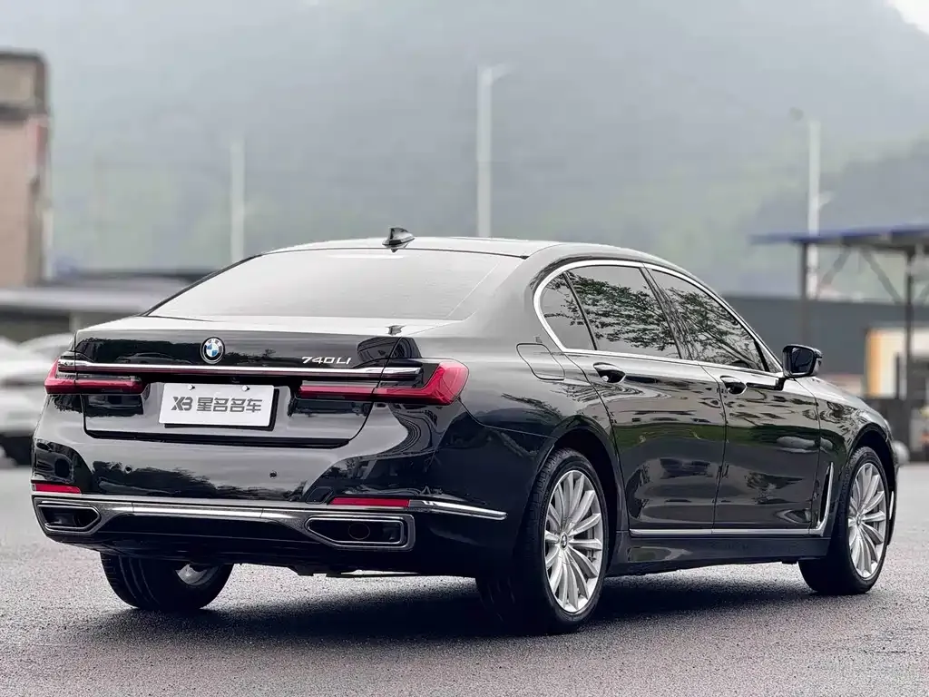 BMW 7 Series — фото 8