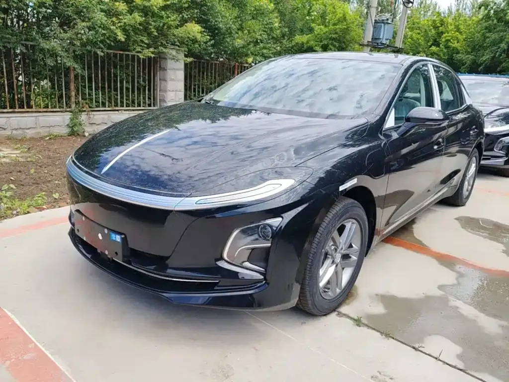 Hongqi E-QM5 — фото 1