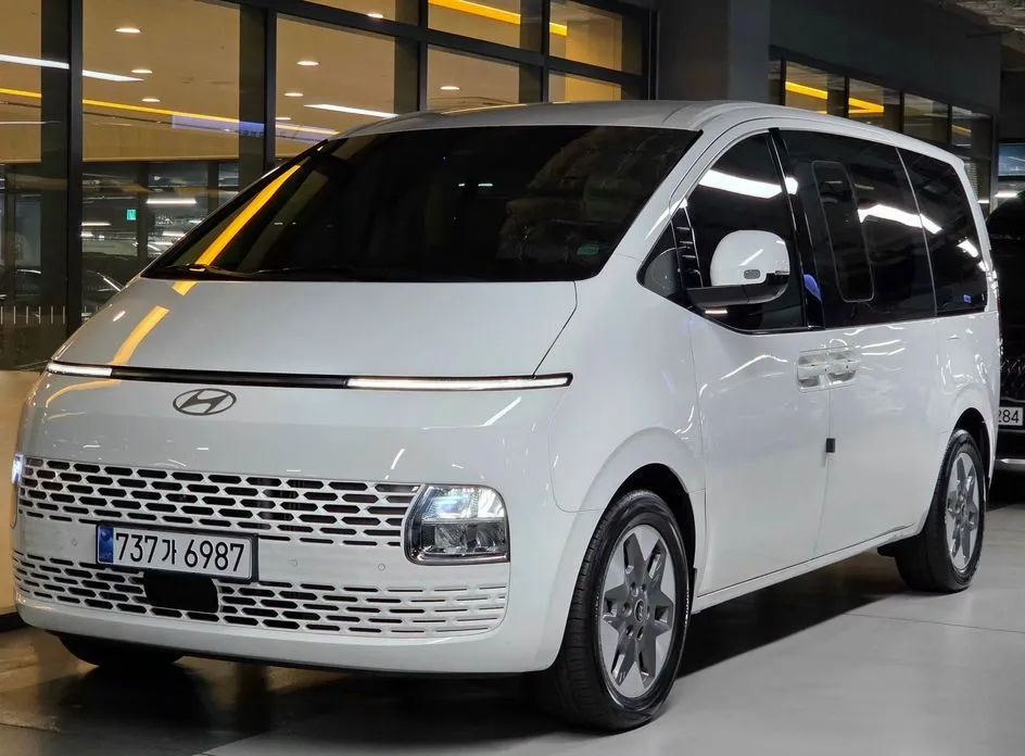 Hyundai Staria — фото 1