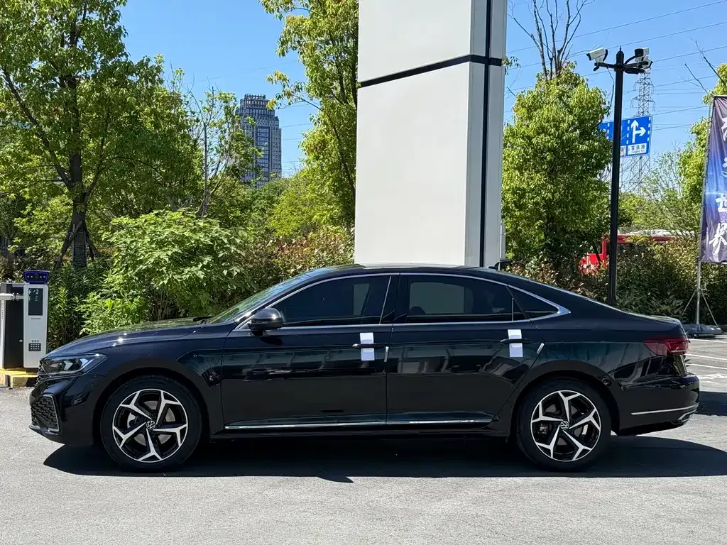 Volkswagen Passat — фото 8