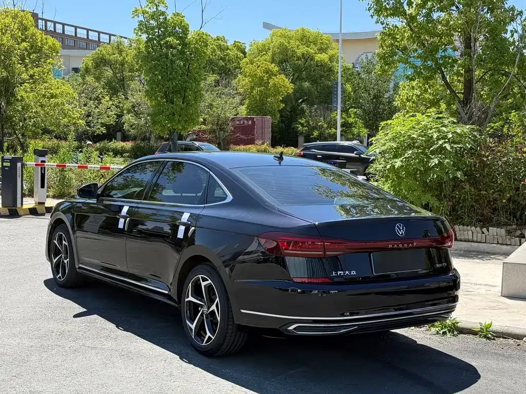 Volkswagen Passat — фото 10