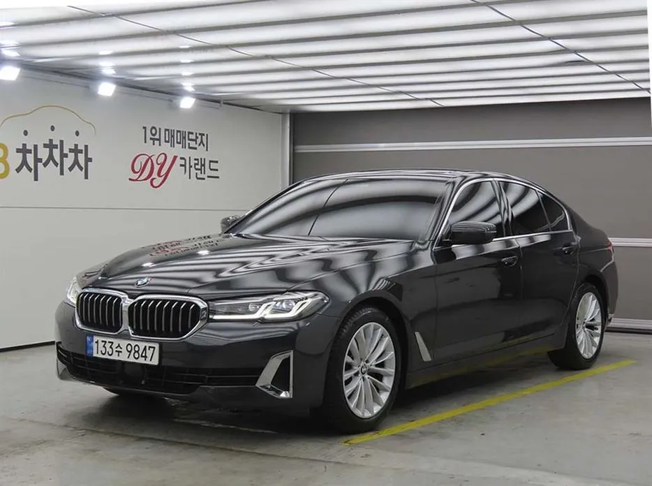 BMW 5-Series — фото 1
