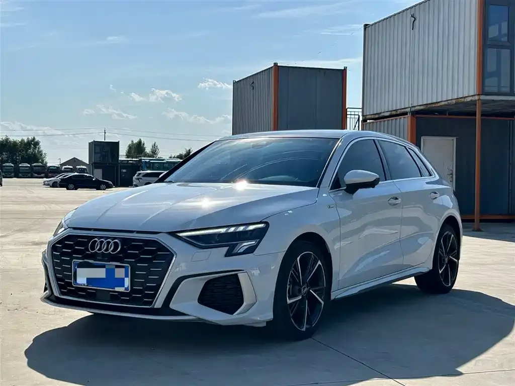 Audi A3 — фото 1