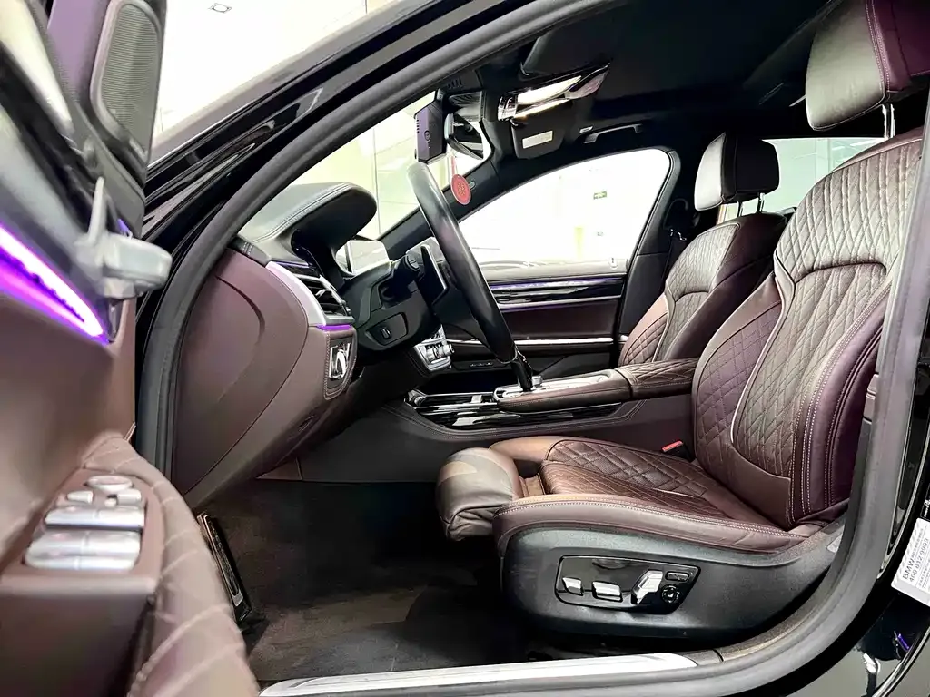 BMW 7 Series — фото 10