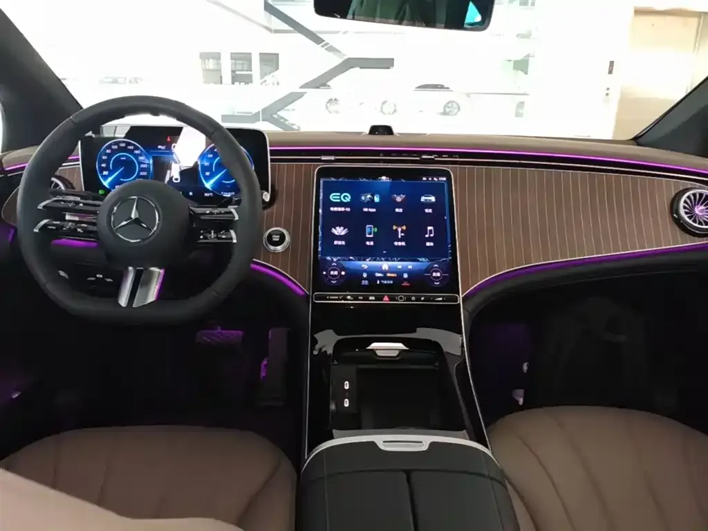 Mercedes-Benz EQE — фото 6