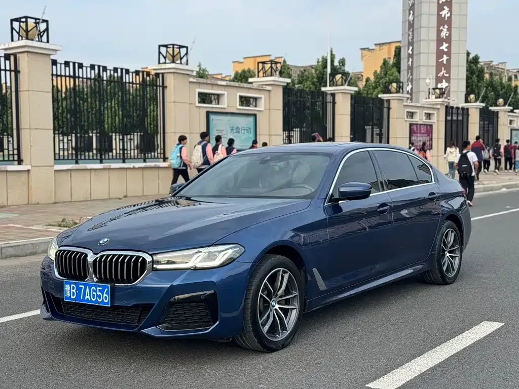 BMW 5 Series — фото 1