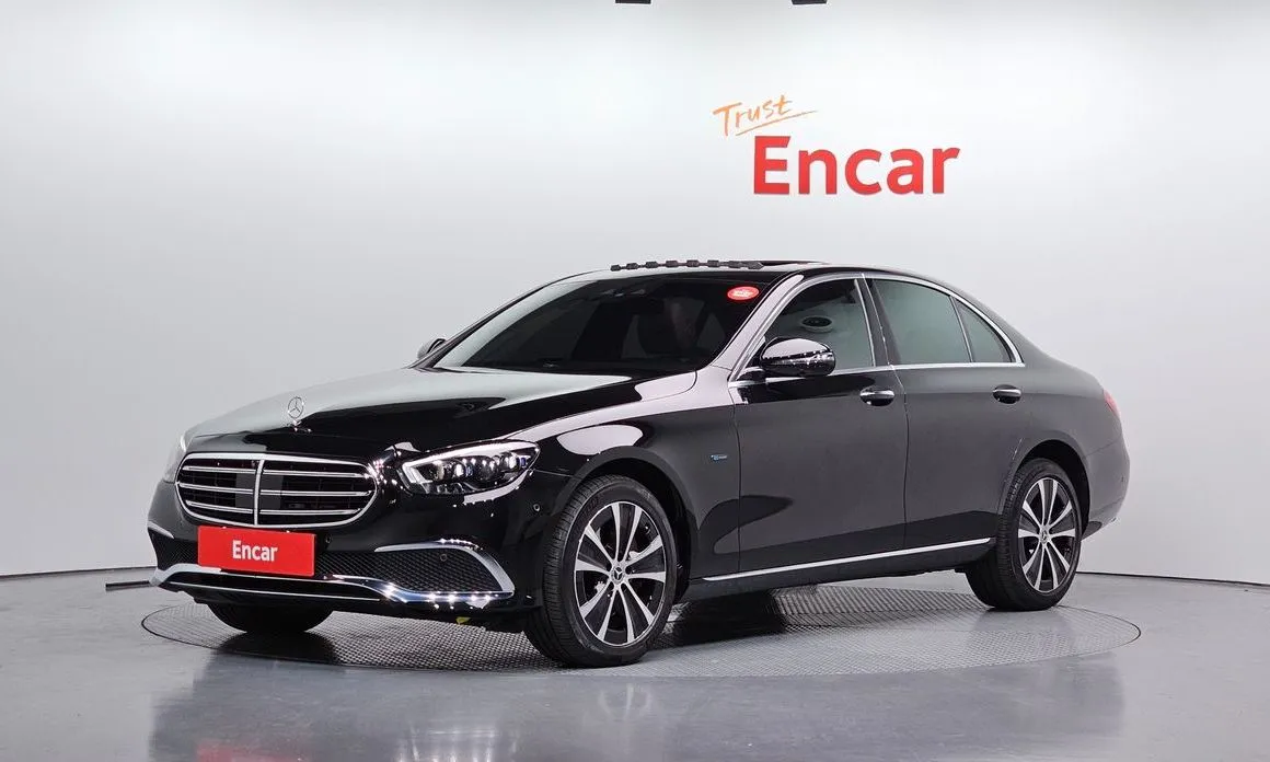 Mercedes-Benz E-Class — фото 1