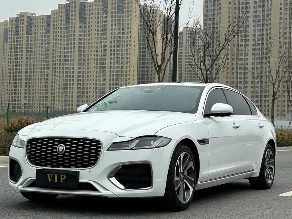 Jaguar XFL — фото 1