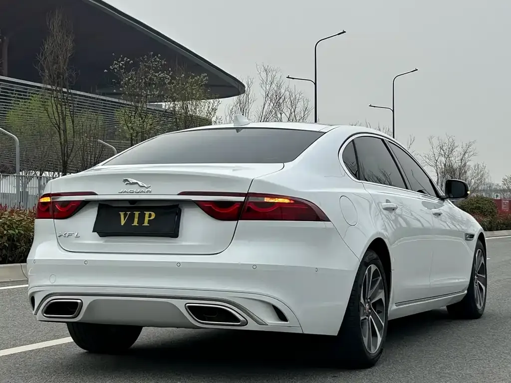 Jaguar XFL — фото 3