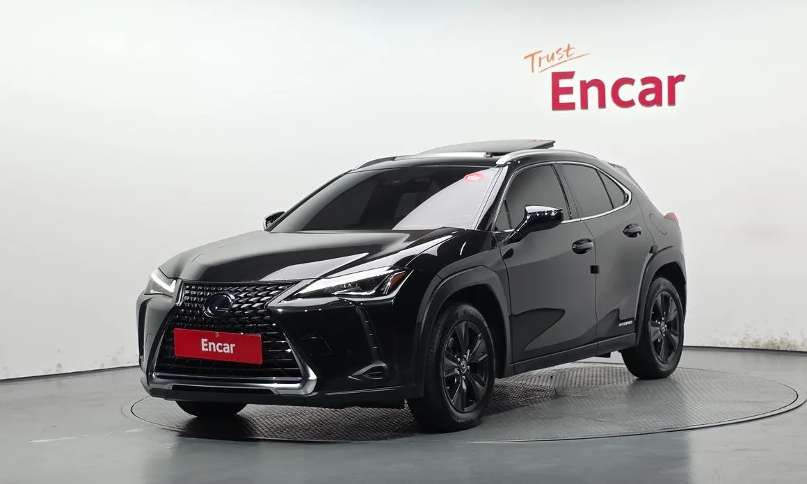 Lexus UX — фото 1