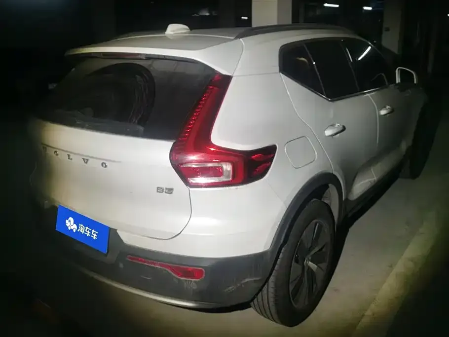 Volvo XC40 — фото 2