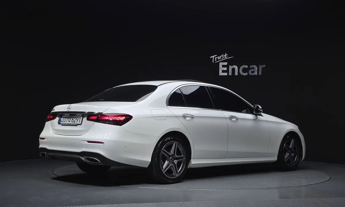 Mercedes-Benz E-Class — фото 6