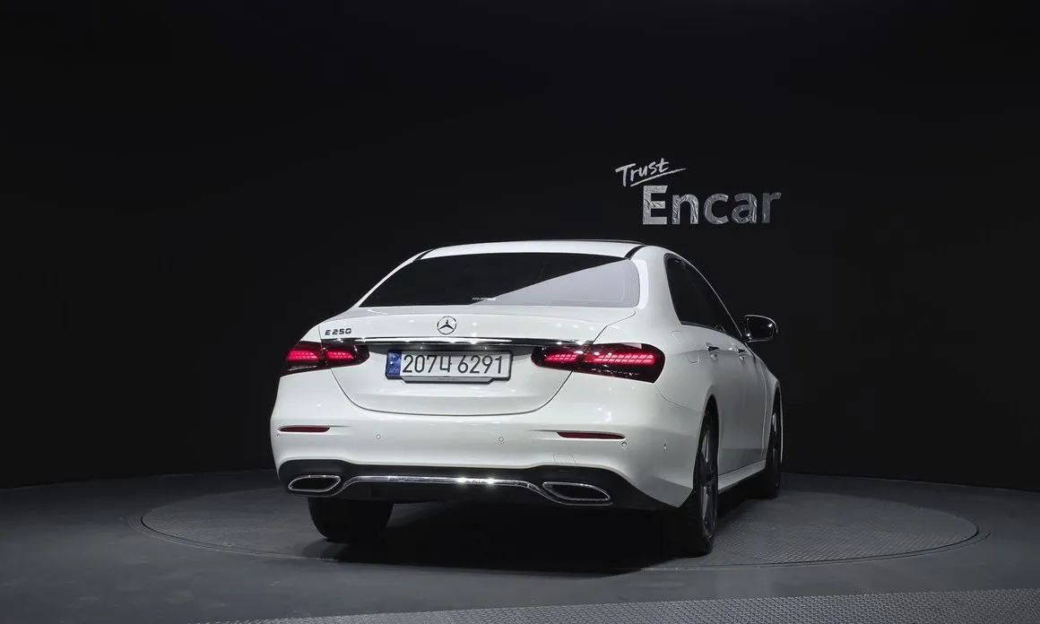 Mercedes-Benz E-Class — фото 5