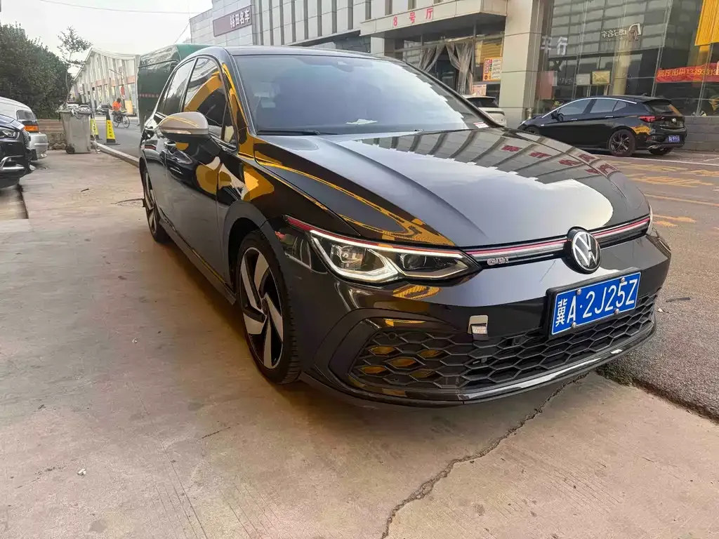 Volkswagen Golf GTI — фото 1