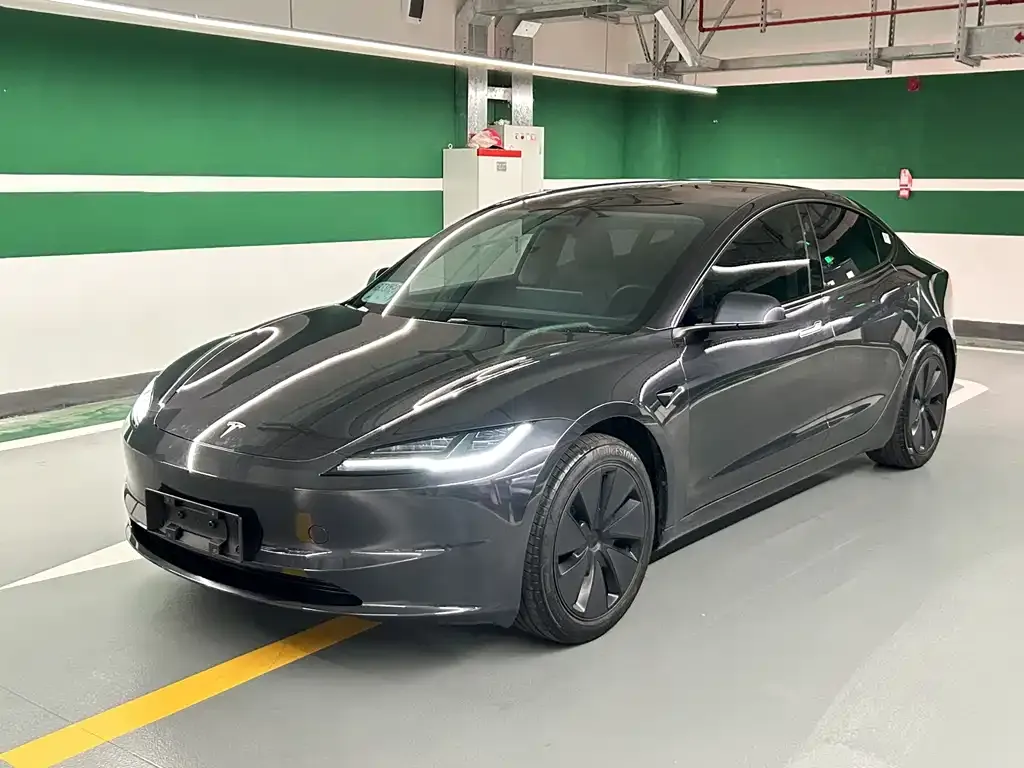 Tesla Model 3 — фото 1