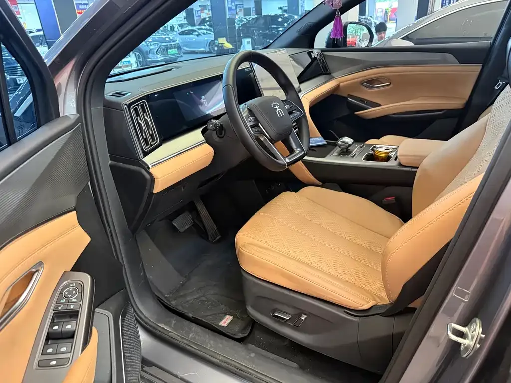 BYD L DM-i — фото 3