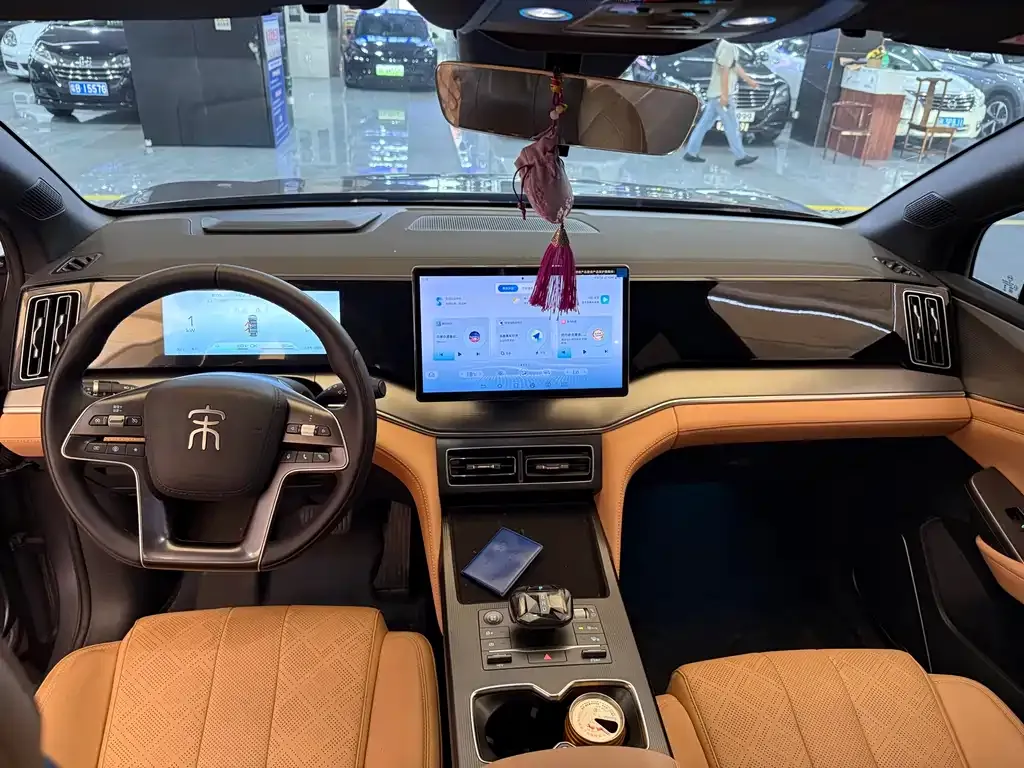 BYD L DM-i — фото 9