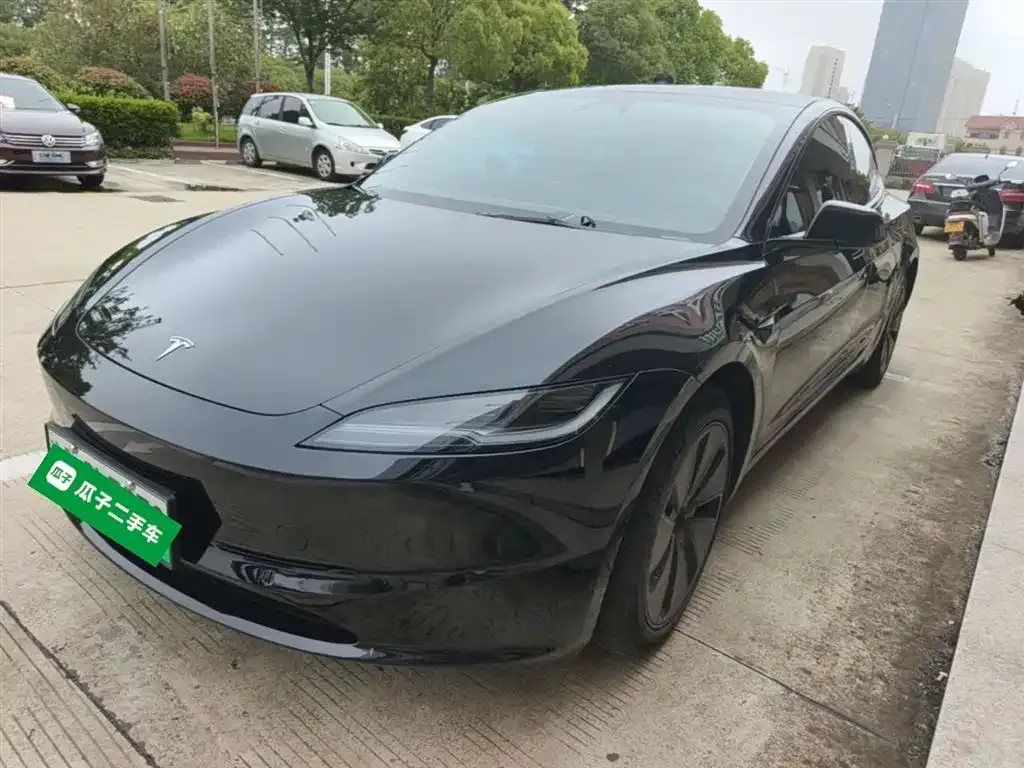 Tesla Model 3 — фото 1