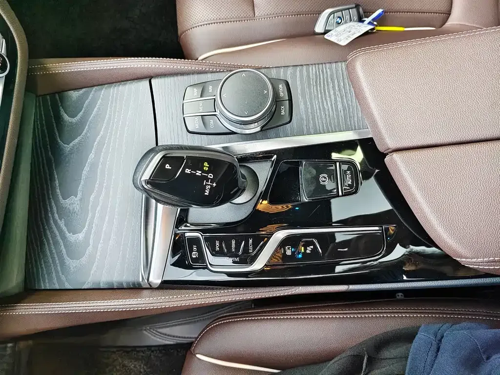 BMW 5 Series New Energy — фото 10