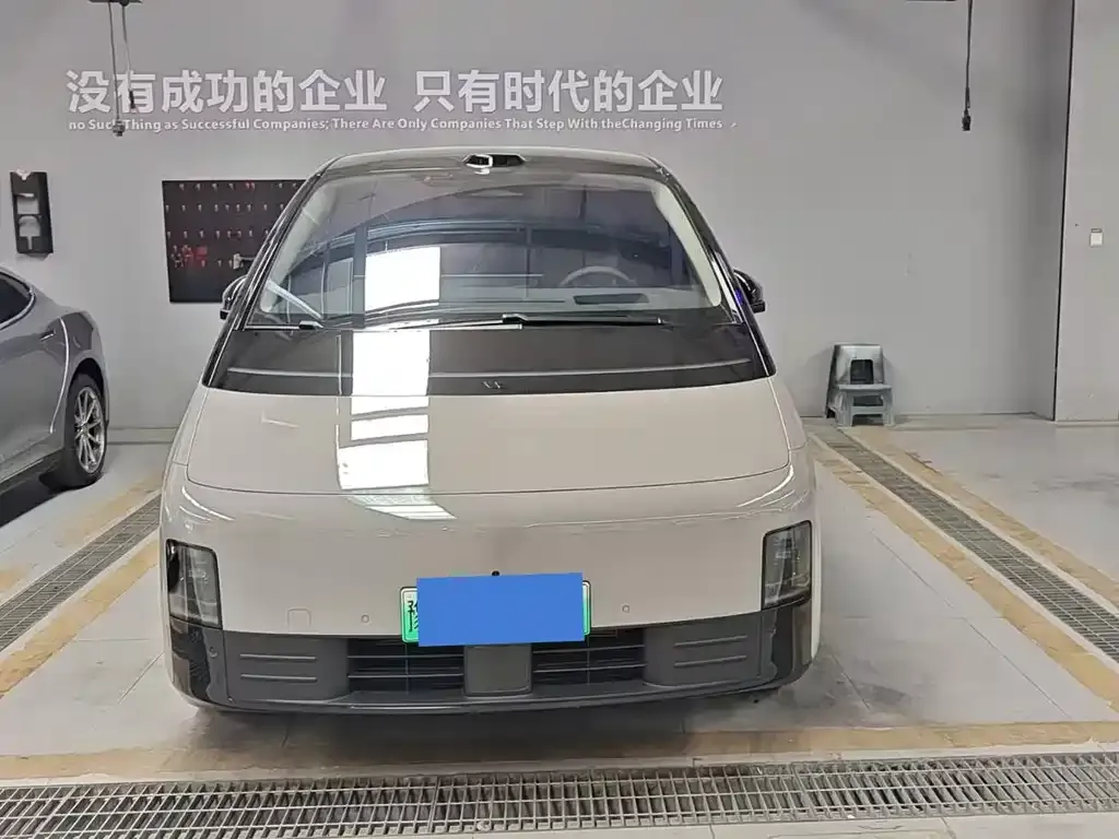 Li Auto MEGA — фото 1