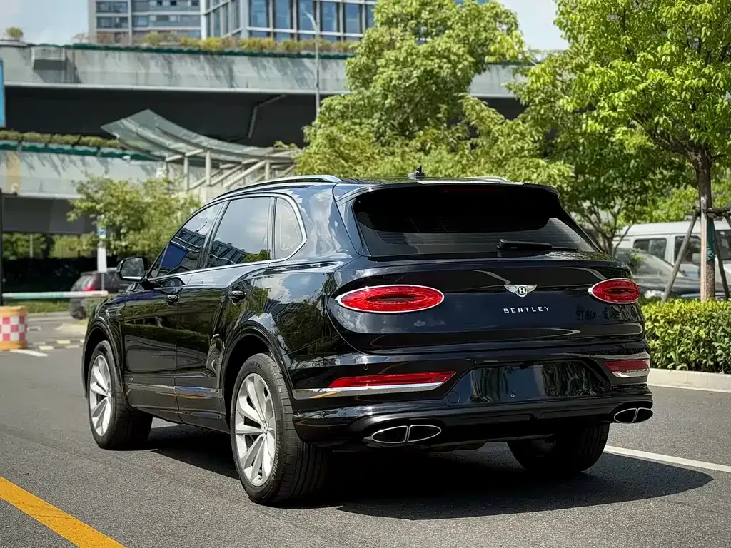 Bentley Bentayga — фото 8