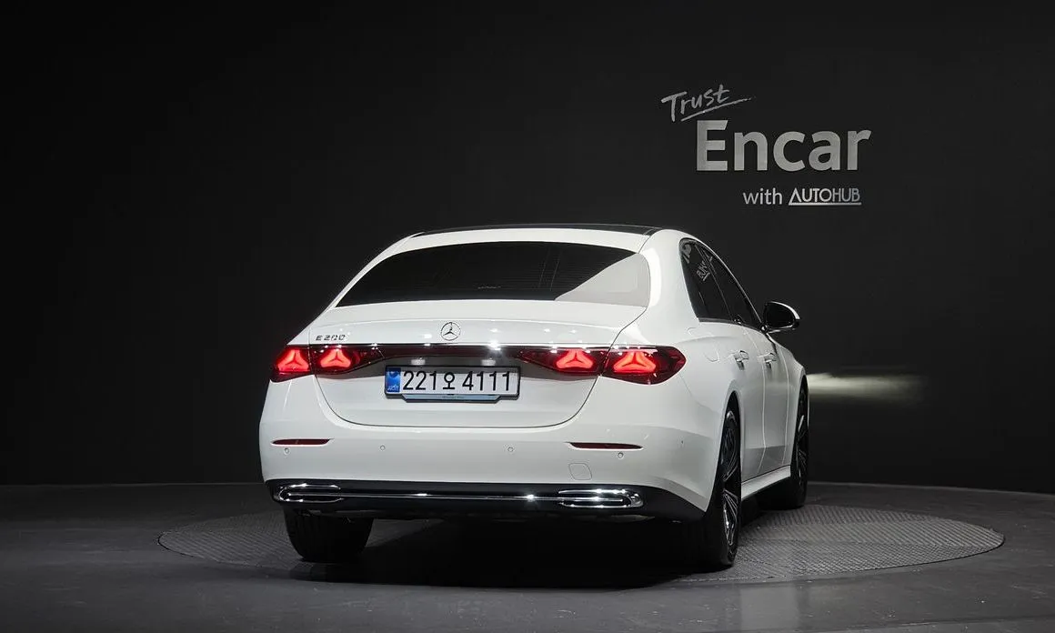 Mercedes-Benz E-Class — фото 5