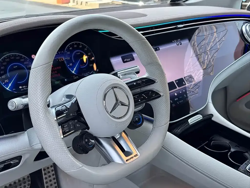 Mercedes-Benz EQS AMG — фото 7