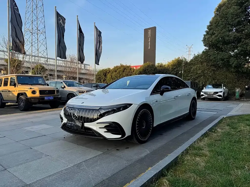 Mercedes-Benz EQS AMG — фото 8