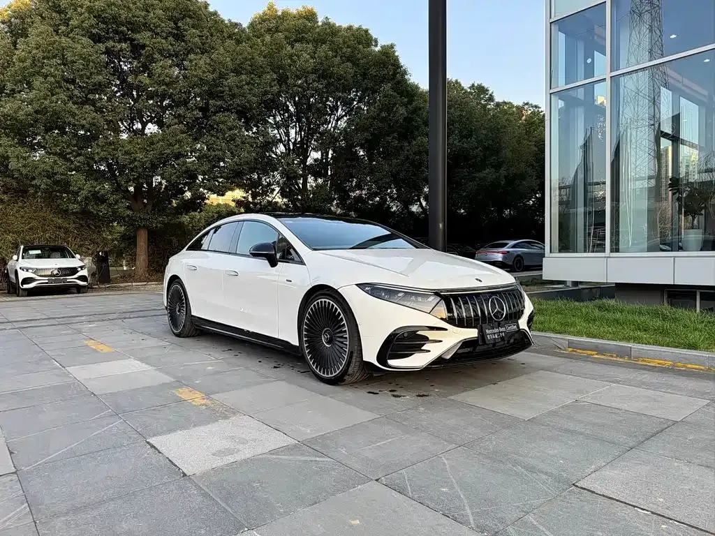 Mercedes-Benz EQS AMG — фото 9