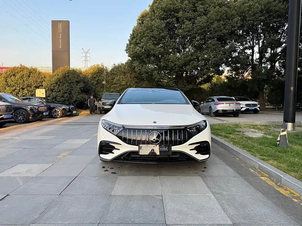 Mercedes-Benz EQS AMG — фото 3