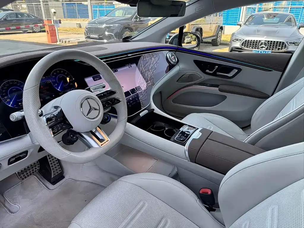 Mercedes-Benz EQS AMG — фото 4