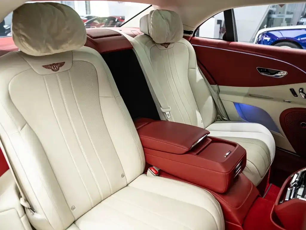 Bentley Flying Spur PHEV — фото 9