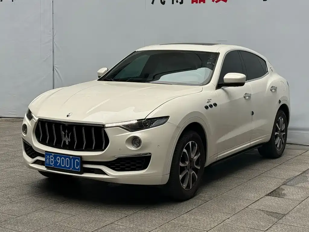 Maserati Levante — фото 1