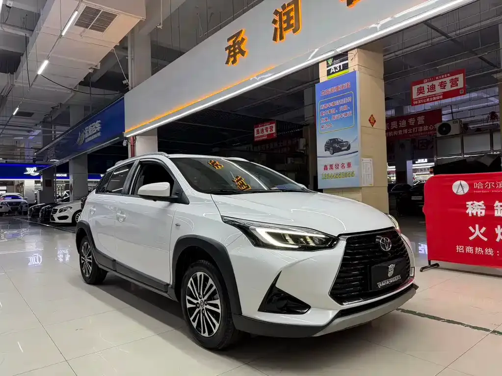 Toyota Yaris L — фото 8