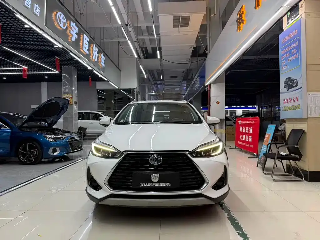 Toyota Yaris L — фото 3