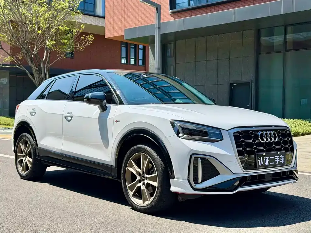 Audi Q2L — фото 5