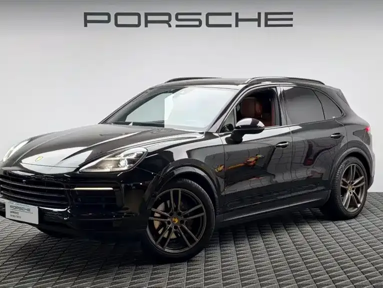 Porsche Cayenne — фото 1