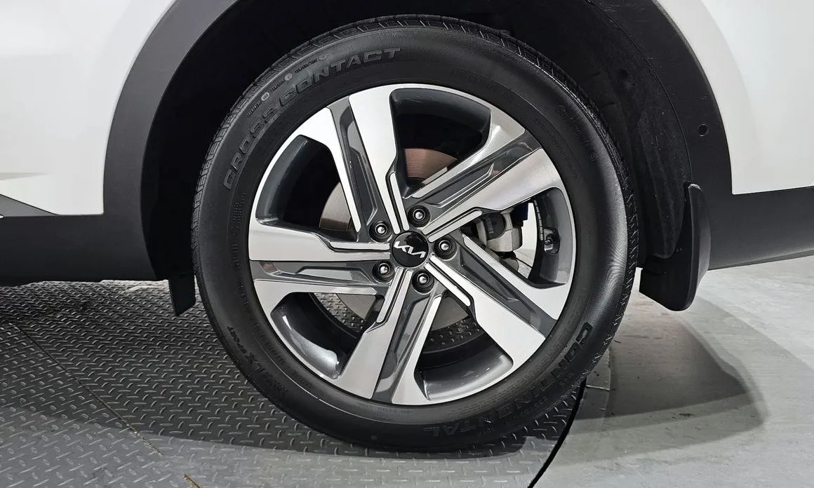 Kia Sorento — фото 8