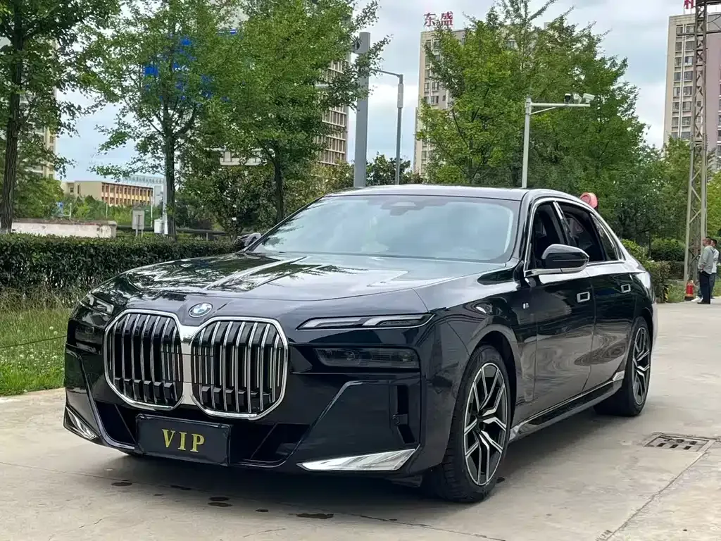 BMW 7 Series — фото 1