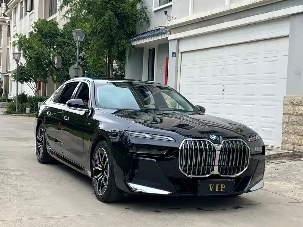BMW 7 Series — фото 9