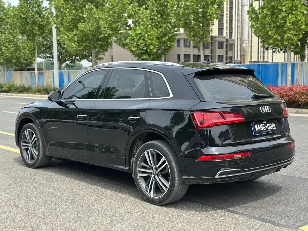 Audi Q5L — фото 9